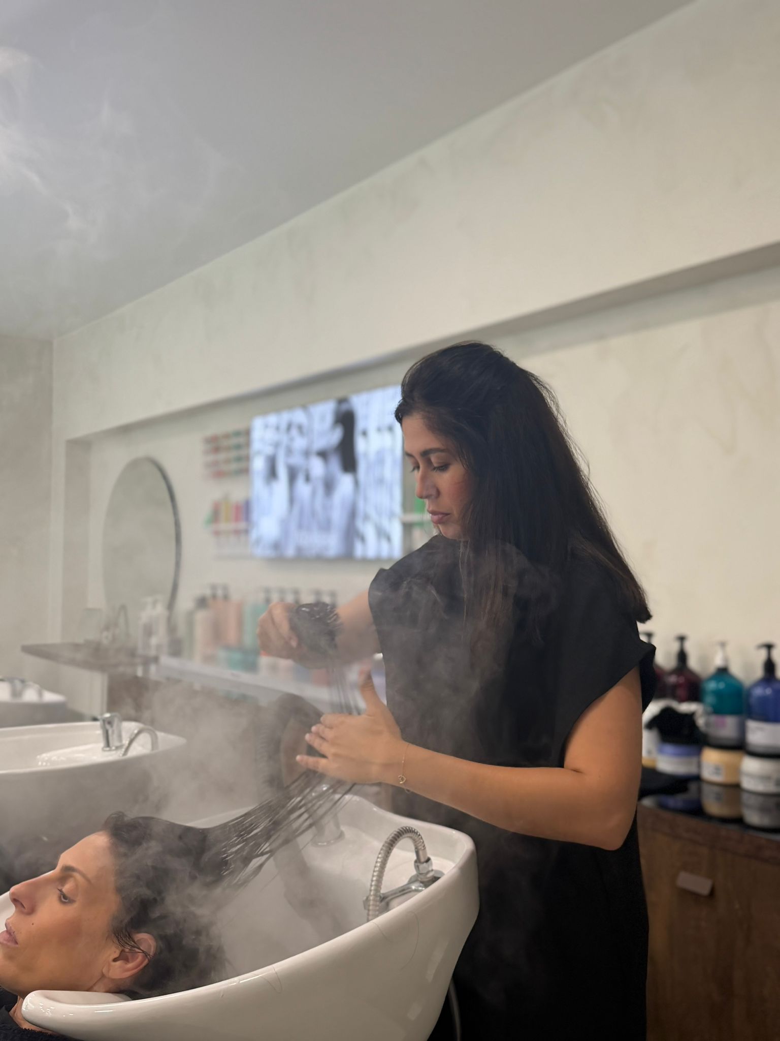 Detalhe de cabelo HER na homepage